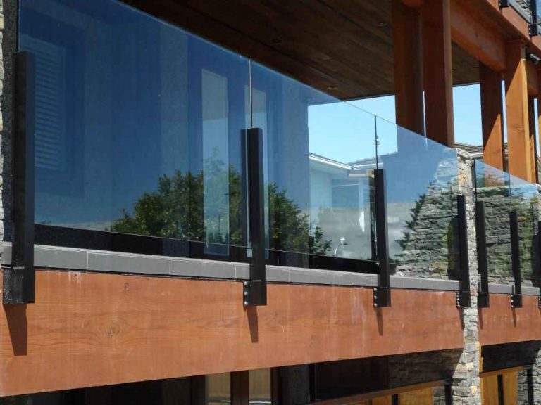 Frameless-glass-balcony-railings